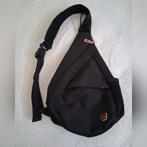 SWISS GEAR BLACK SLING BACK BAG